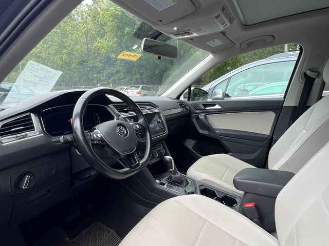2019 Volkswagen Tiguan SEL photo 3