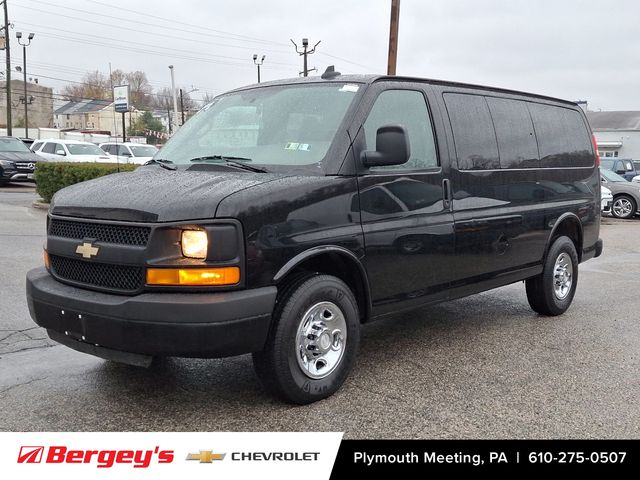 2016 Chevrolet Express Passenger 2500 LS Van photo 3