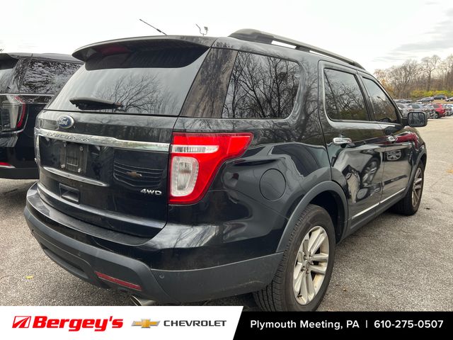 2011 Ford Explorer XLT photo 2