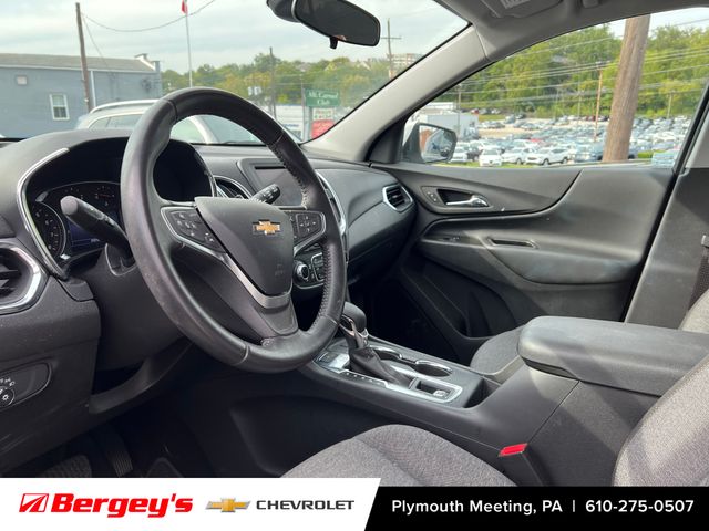 2022 Chevrolet Equinox LT photo 2