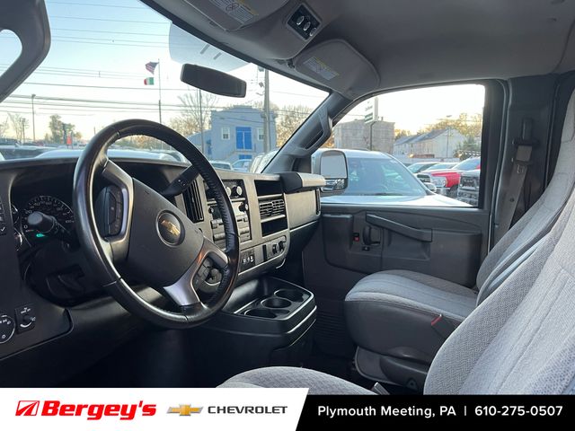2016 Chevrolet Express Passenger 2500 LS photo 2