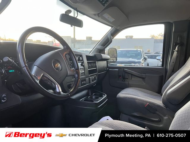 2016 Chevrolet Express Passenger 3500 LT Van photo 3