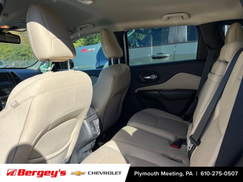 Used 2016 Jeep Cherokee Latitude SUV