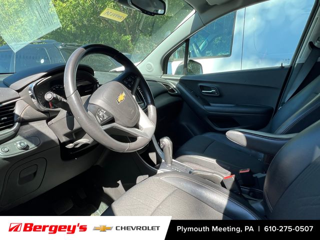 2022 Chevrolet Trax LT photo 2
