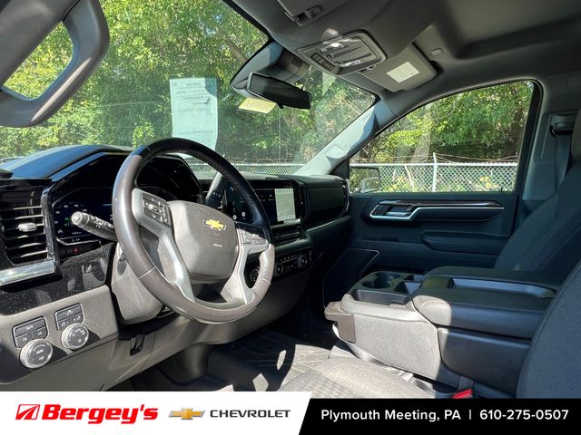 2022 Chevrolet Silverado 1500 LT photo 3