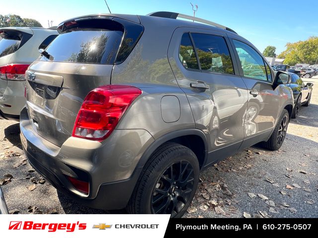 2022 Chevrolet Trax LT photo 2