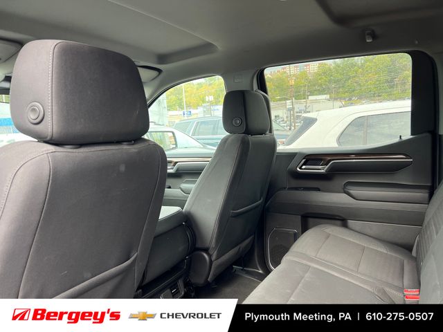 2025 Chevrolet Silverado 1500 LT photo 3