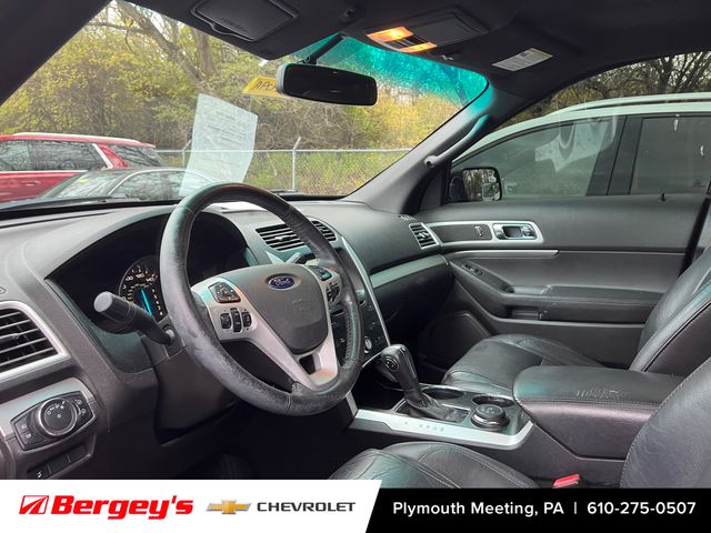 2011 Ford Explorer XLT photo 3