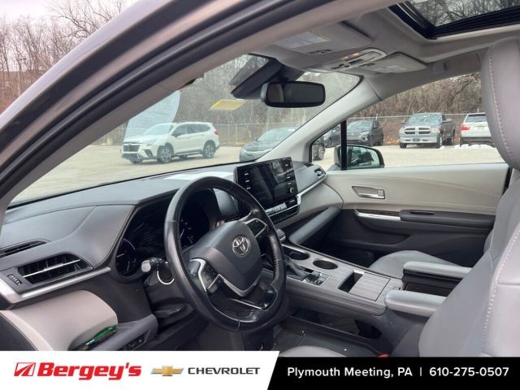 Certified 2021 Toyota Sienna XLE Minivan/Van