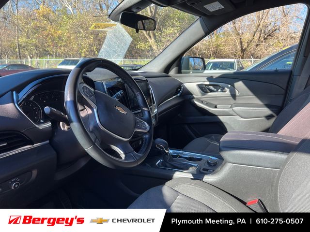 2023 Chevrolet Traverse Cloth photo 2