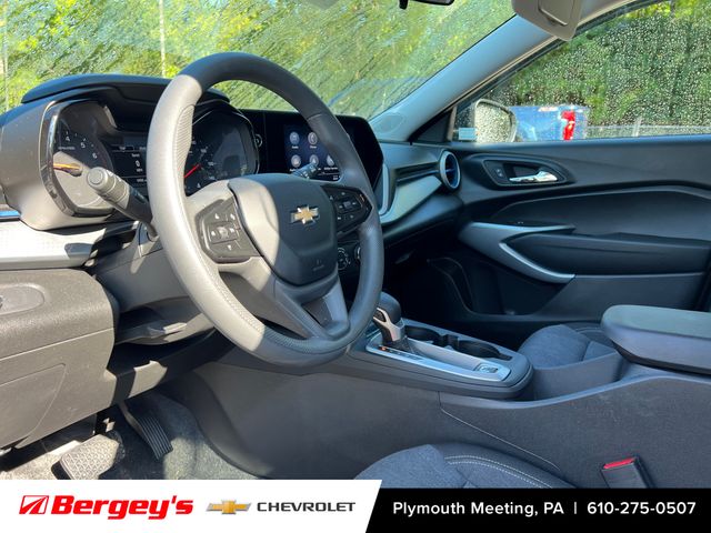 2025 Chevrolet Trax LS photo 2