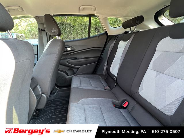2025 Chevrolet Trax LS photo 3