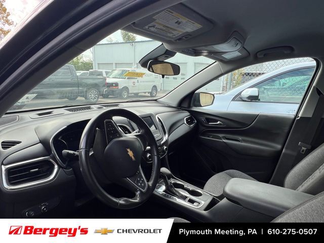 2022 Chevrolet Equinox LT photo 2