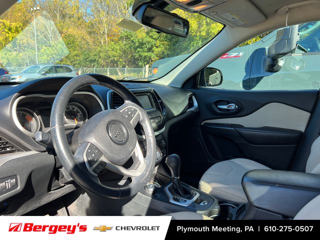 2016 Jeep Cherokee Latitude photo 3