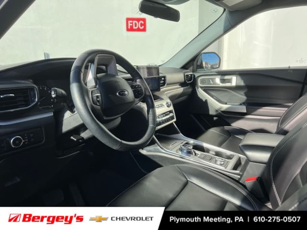 Used 2023 Ford Explorer XLT SUV