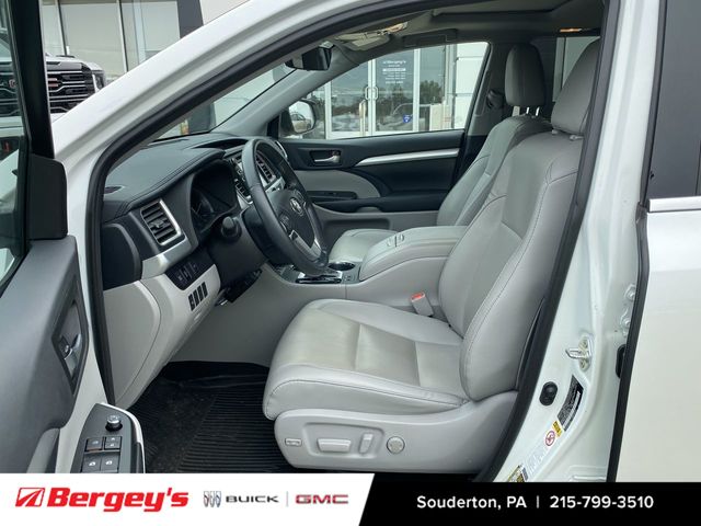 2019 Toyota Highlander XLE photo 3