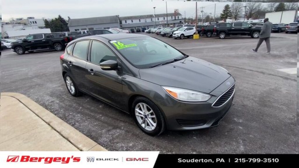 Used 2016 Ford Focus SE Hatchback