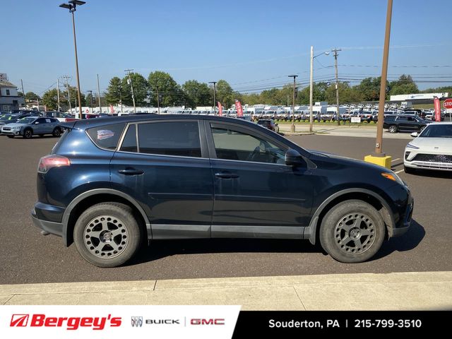 2018 Toyota RAV4 LE photo 2