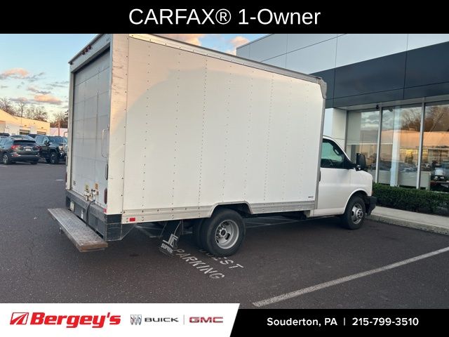 2017 Gmc Savana Cutaway 3500 Base photo 2