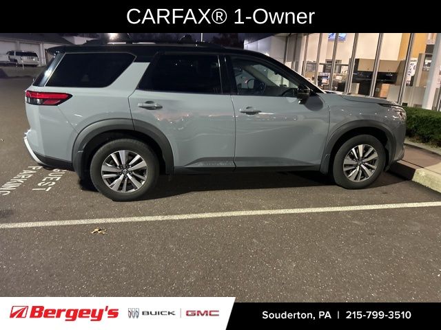 2022 Nissan Pathfinder SL photo 3