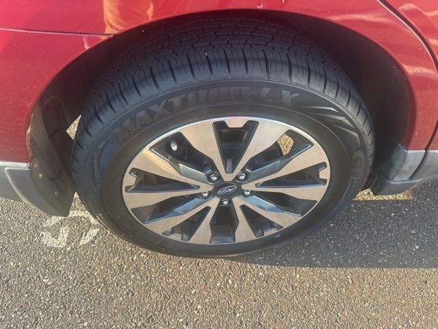 2015 Subaru Outback 2.5i Limited photo 2