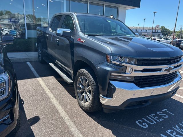 2021 Chevrolet Silverado 1500 LT photo 2