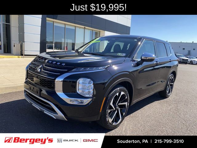 2022 Mitsubishi Outlander SE's photo