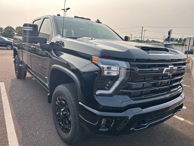 2024 Chevrolet Silverado 3500HD LTZ photo 2