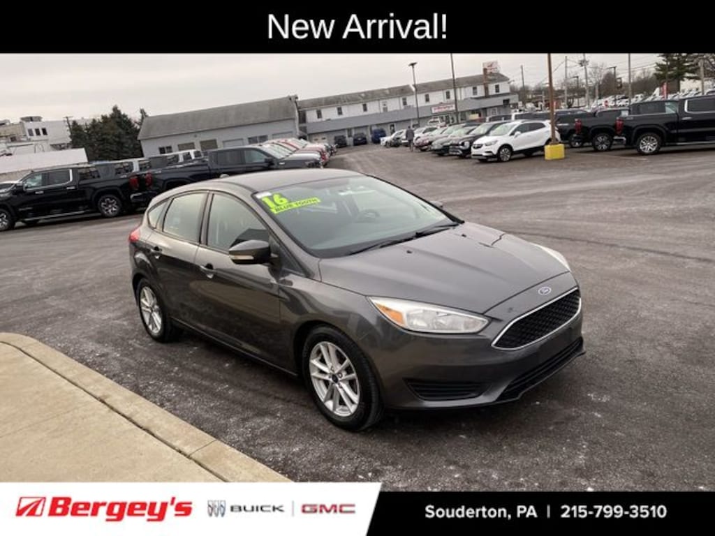 Used 2016 Ford Focus SE Hatchback