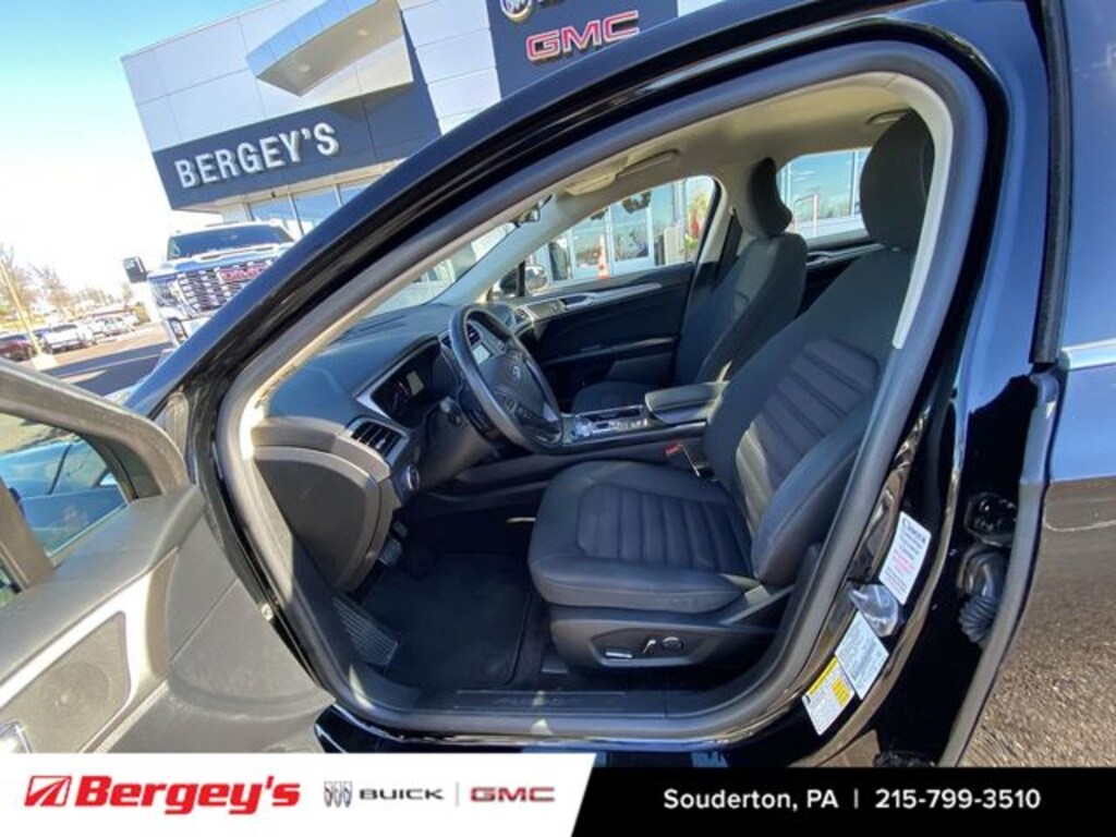 Used 2018 Ford Fusion SE Sedan