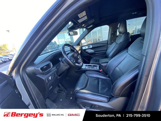 2022 Ford Explorer ST photo 3