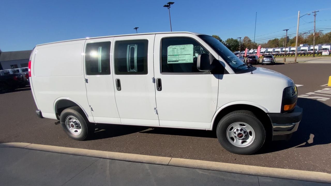 2025 GMC Savana Cargo Work Van - Photo 79