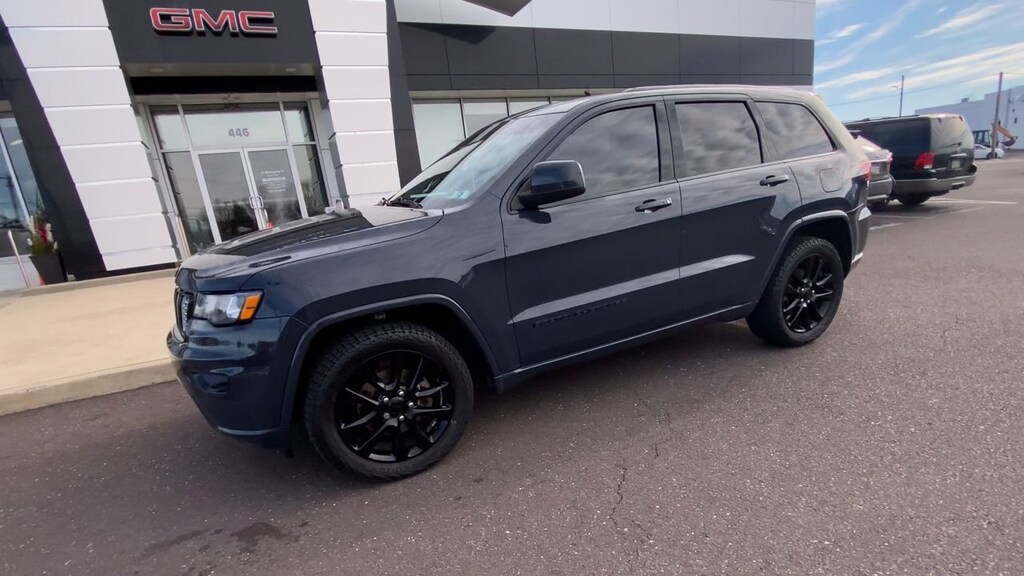 Used 2017 Jeep Grand Cherokee Altitude