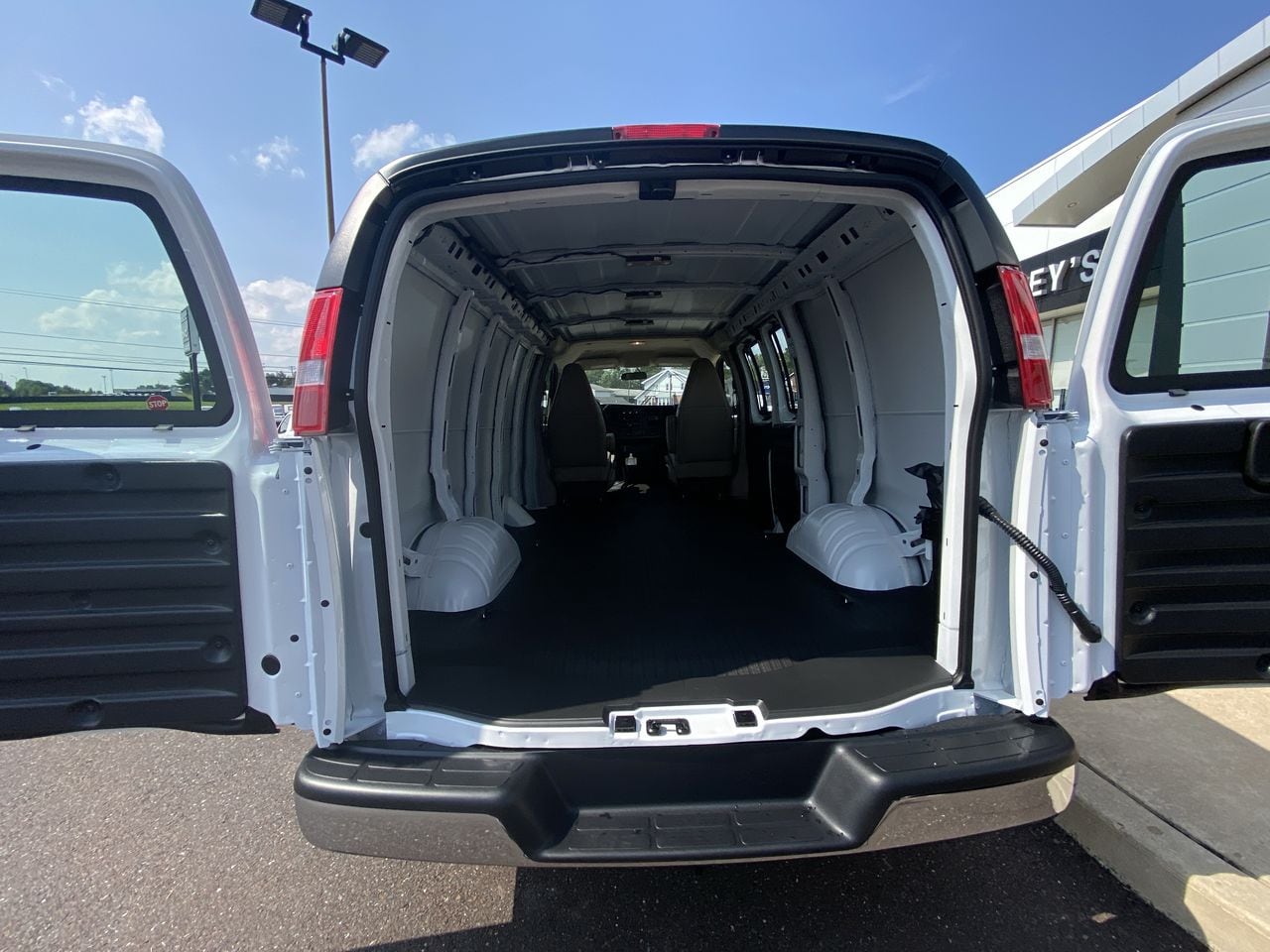 2025 GMC Savana Cargo Work Van - Photo 92