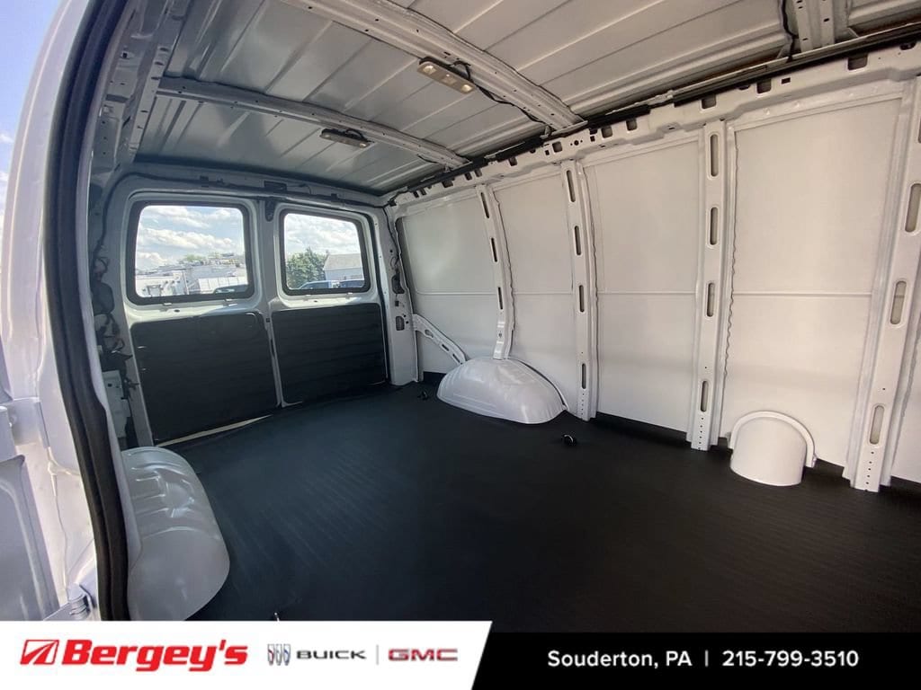 2025 GMC Savana Cargo Work Van - Photo 23