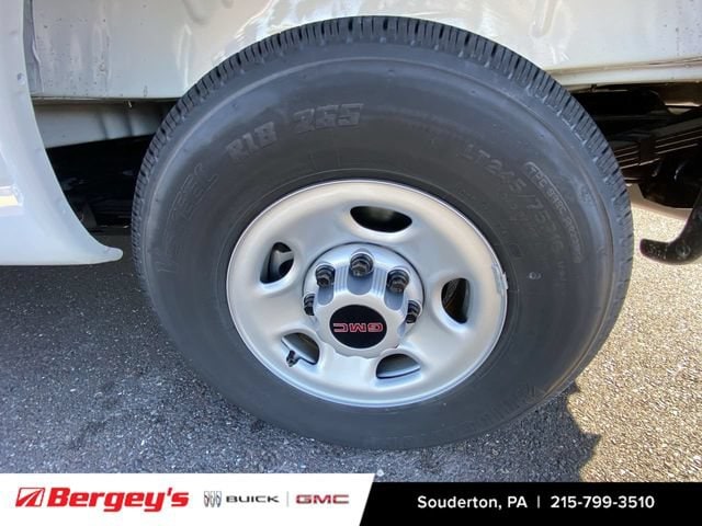 2025 GMC Savana Cargo Work Van - Photo 35