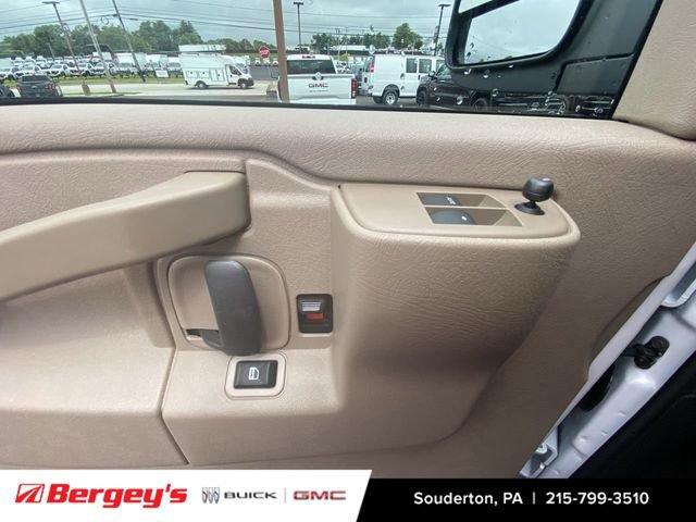 2025 GMC Savana Cargo Work Van - Photo 23