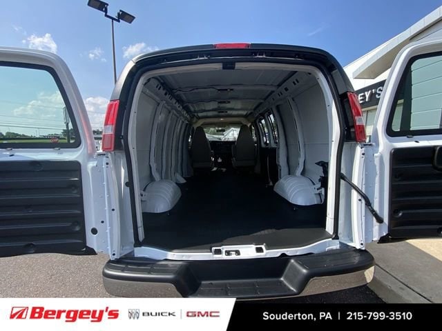2025 GMC Savana Cargo Work Van - Photo 29