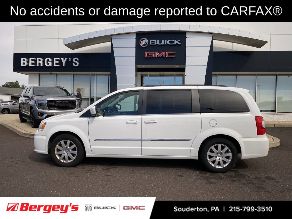 2016 Chrysler Town & Country Touring - Photo 2