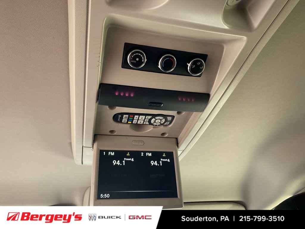2016 Chrysler Town & Country Touring - Photo 10