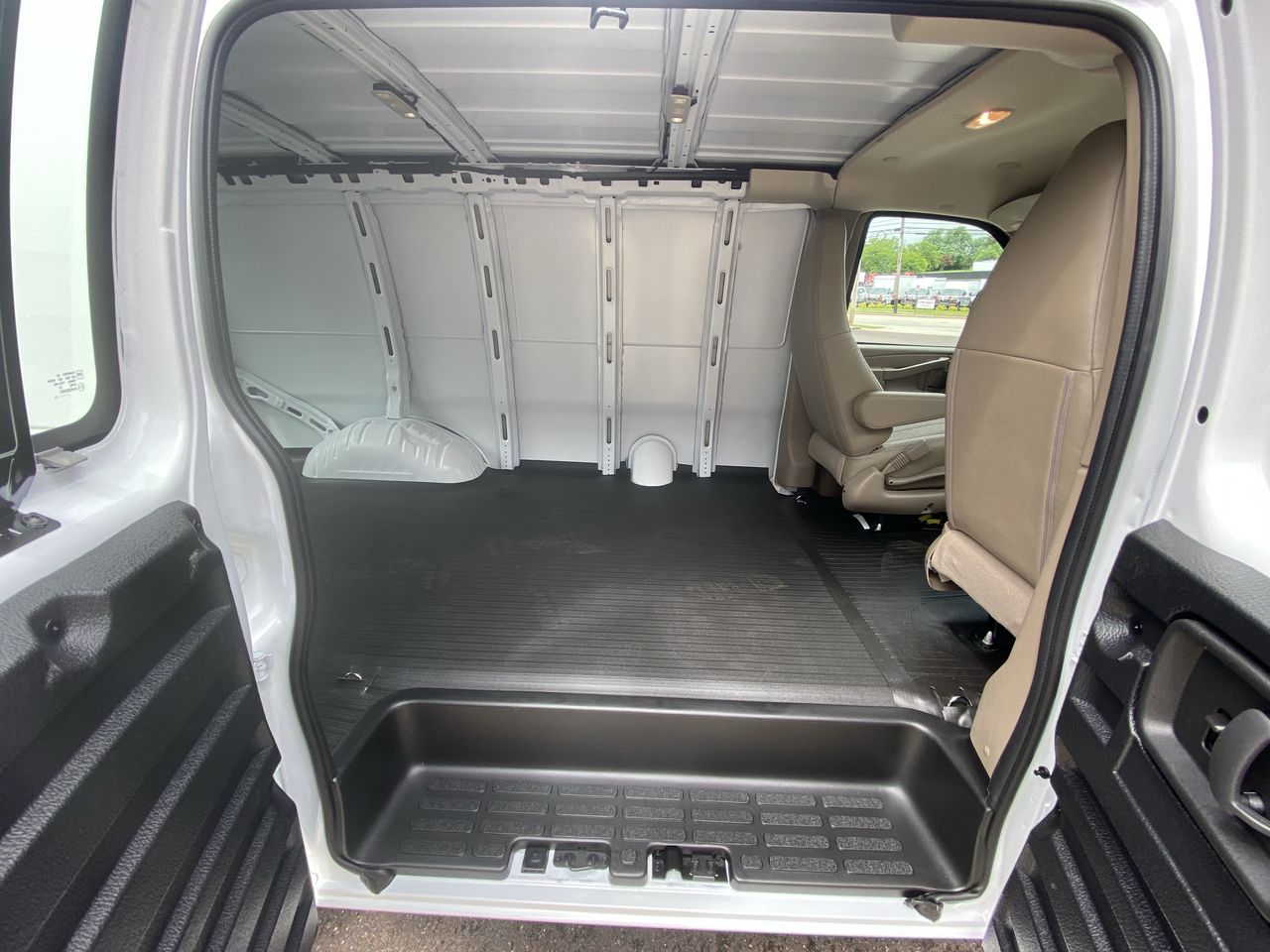 2025 GMC Savana Cargo Work Van - Photo 82