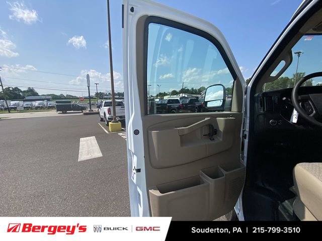 2025 GMC Savana Cargo Work Van - Photo 25