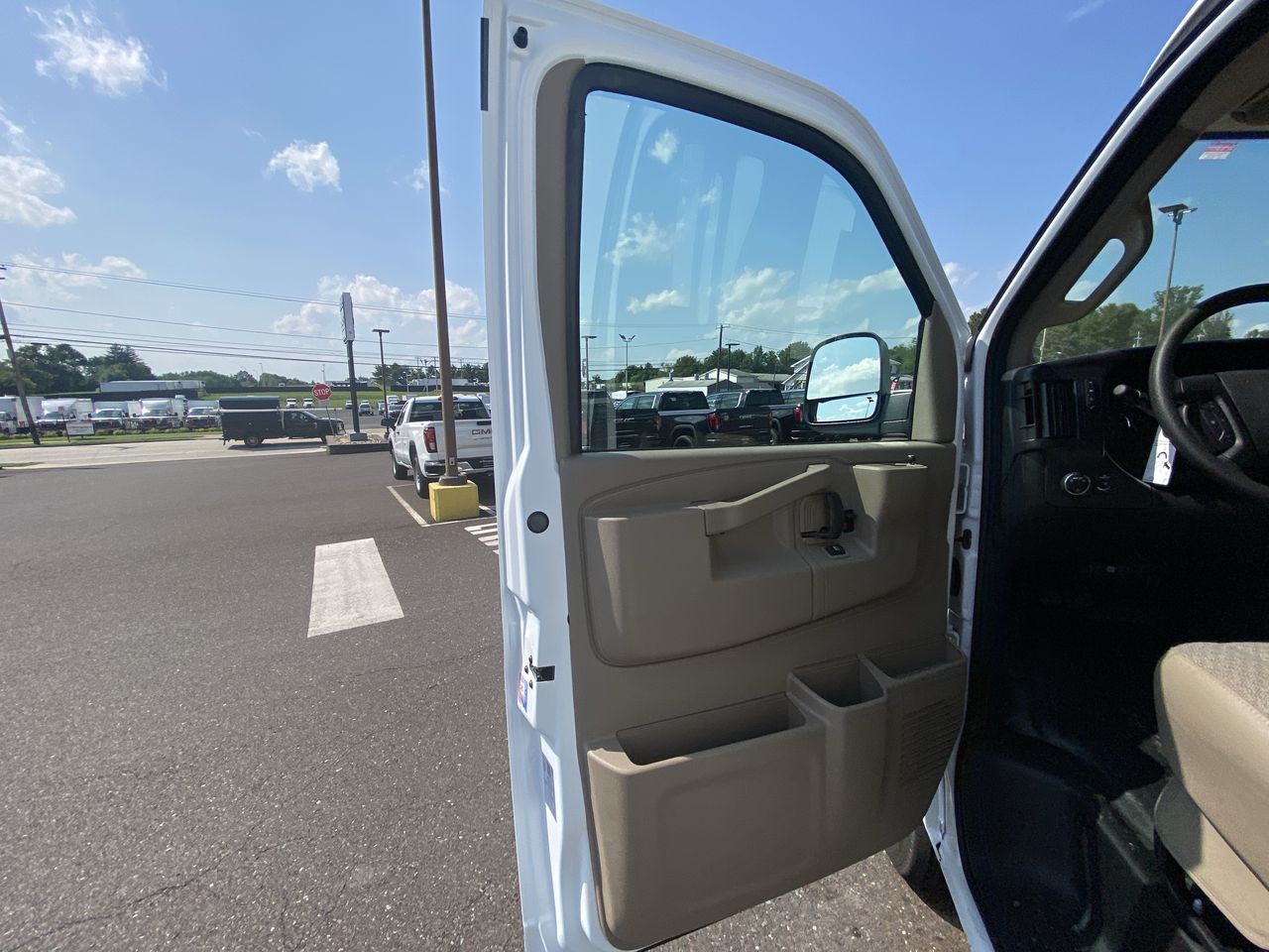 2025 GMC Savana Cargo Work Van - Photo 88