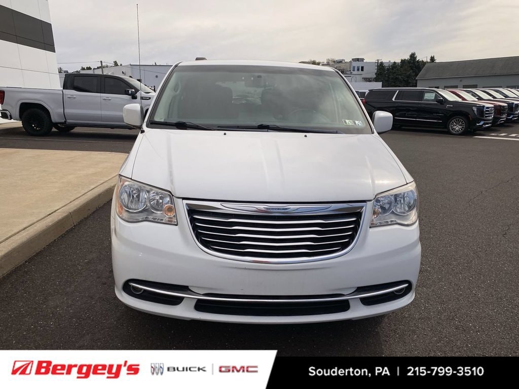 2016 Chrysler Town & Country Touring - Photo 6