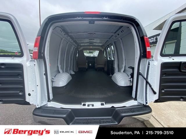 2025 GMC Savana Cargo Work Van - Photo 26
