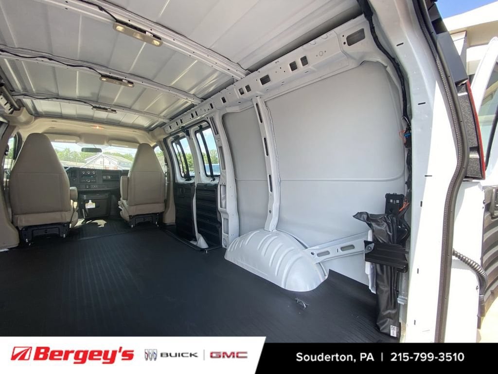 2025 GMC Savana Cargo Work Van - Photo 29