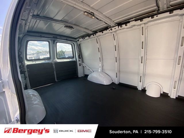 2025 GMC Savana Cargo Work Van - Photo 24