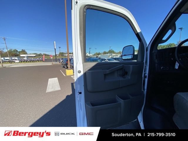 2025 GMC Savana Cargo Work Van - Photo 24
