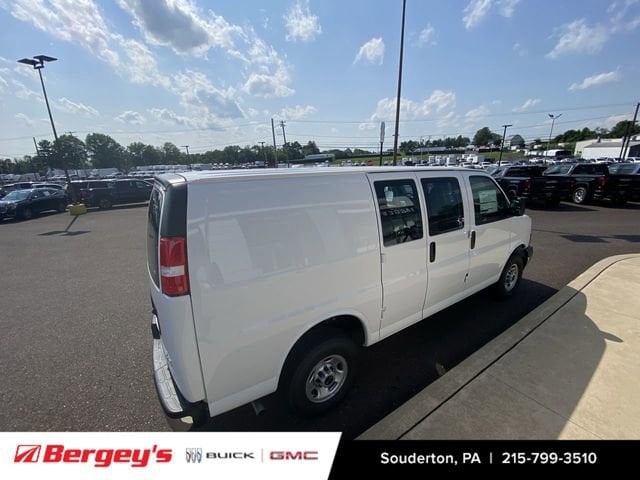 2025 GMC Savana Cargo Work Van - Photo 23