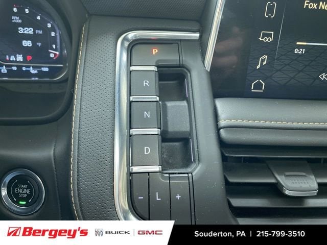 2023 GMC Yukon AT4 - Photo 18